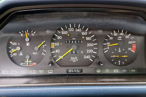 1989 Mercedes-Benz 300 E (W124)